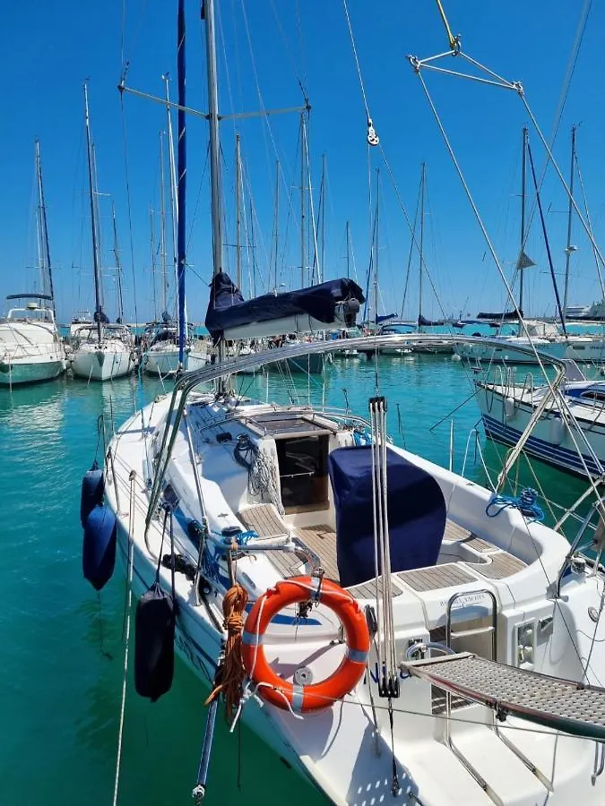 Boat And Breakfast Hotel Bari