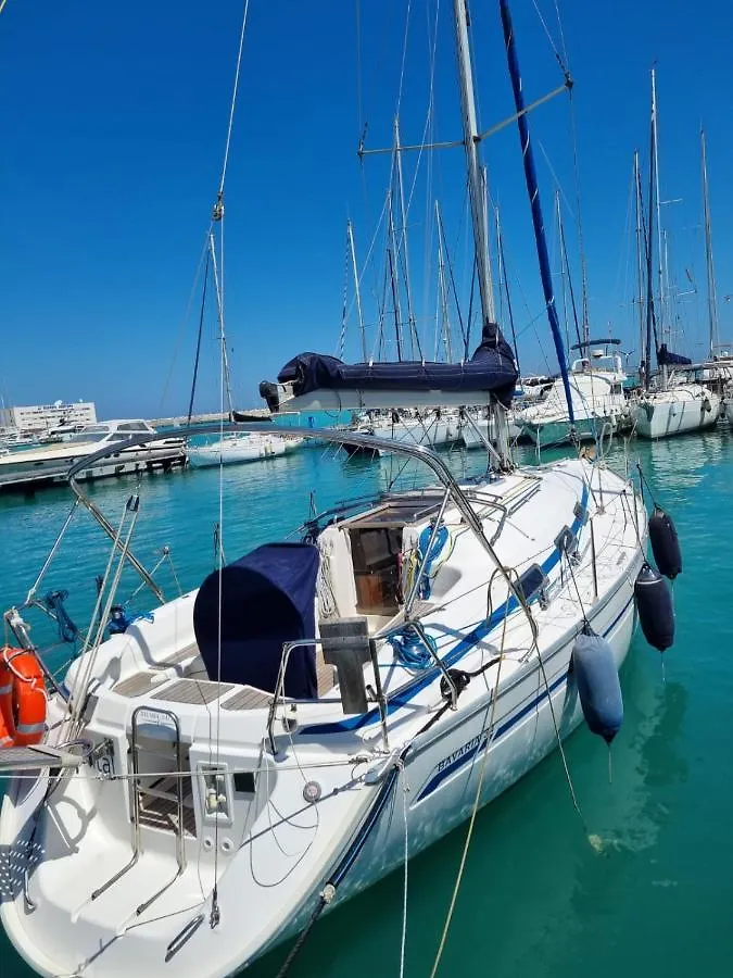 Boat And Breakfast Hotel Bari 0*,